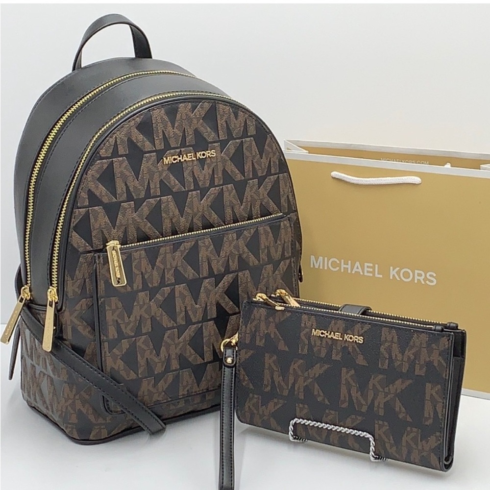 MICHAEL KORS ADINA
MEDIUM BACKPACK BLACK
MULTI LOGO & LARGE
DOUBLE ZIP WALLET
